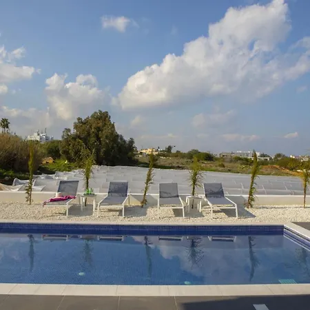 You And Your Family Will Love This 5 Star Villa, 1538 Πρωταράς