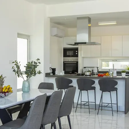 You And Your Family Will Love This 5 Star Villa, 1538 Πρωταράς