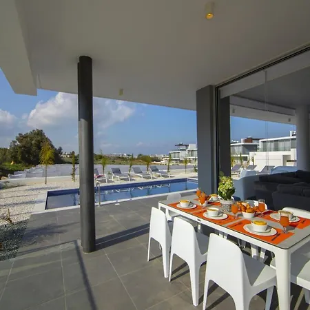 You And Your Family Will Love This 5 Star Villa, 1538