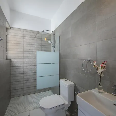 You And Your Family Will Love This 5 Star Villa, 1538